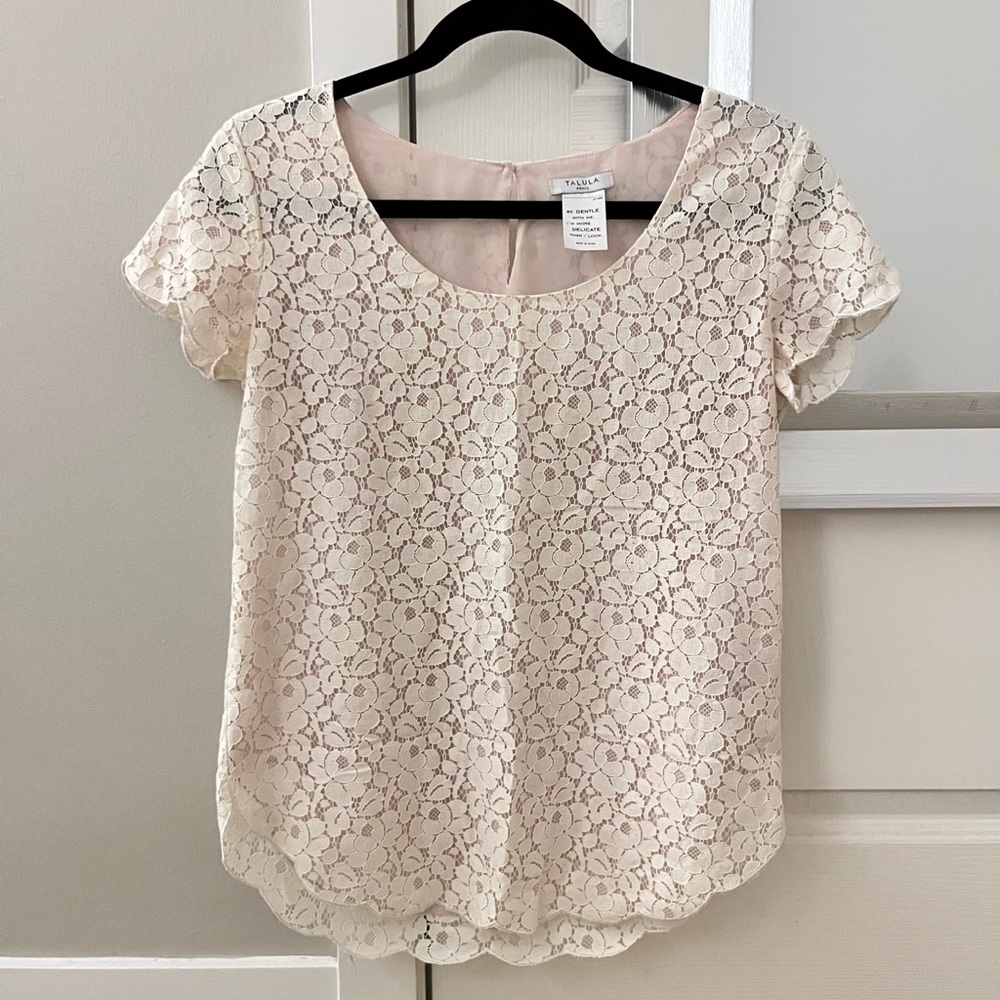 Aritzia Talula Betsy Blouse Floral Lace Short Sleeve Pale Pink (Size Small)